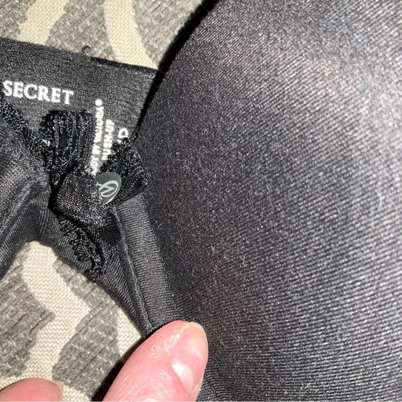 Victoria’s Secret’s Bra - Picture 2 of 6